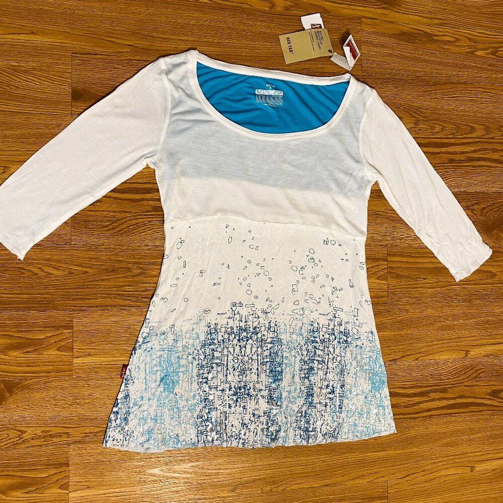 Levi's women's juniors red tab graphic t-shirt small